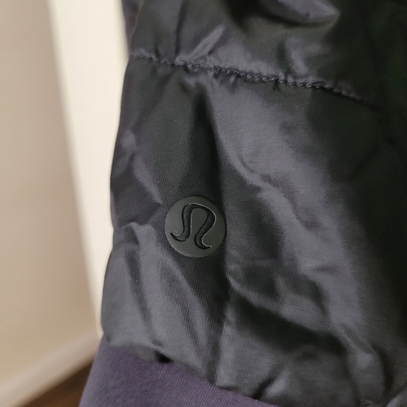 Lululemon Non-Stop Bomber (First Release) Size 4 - Picture 15 of 15